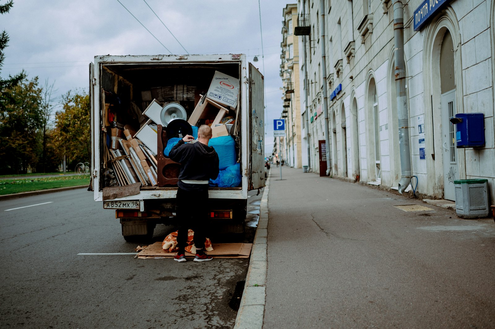 A Homepac Express crew member carefully unloading furniture from a moving truck
